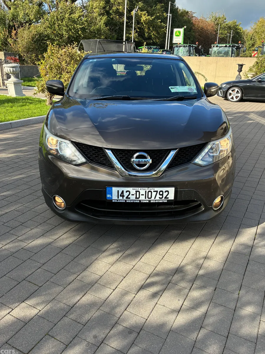 Nissan Qashqai Hatchback, Diesel, 2014, Brown