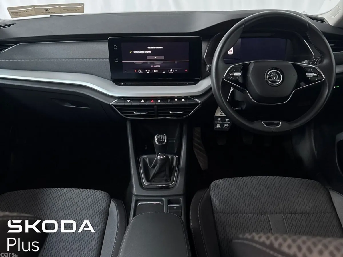 Skoda Octavia Saloon, Diesel, 2023, Silver