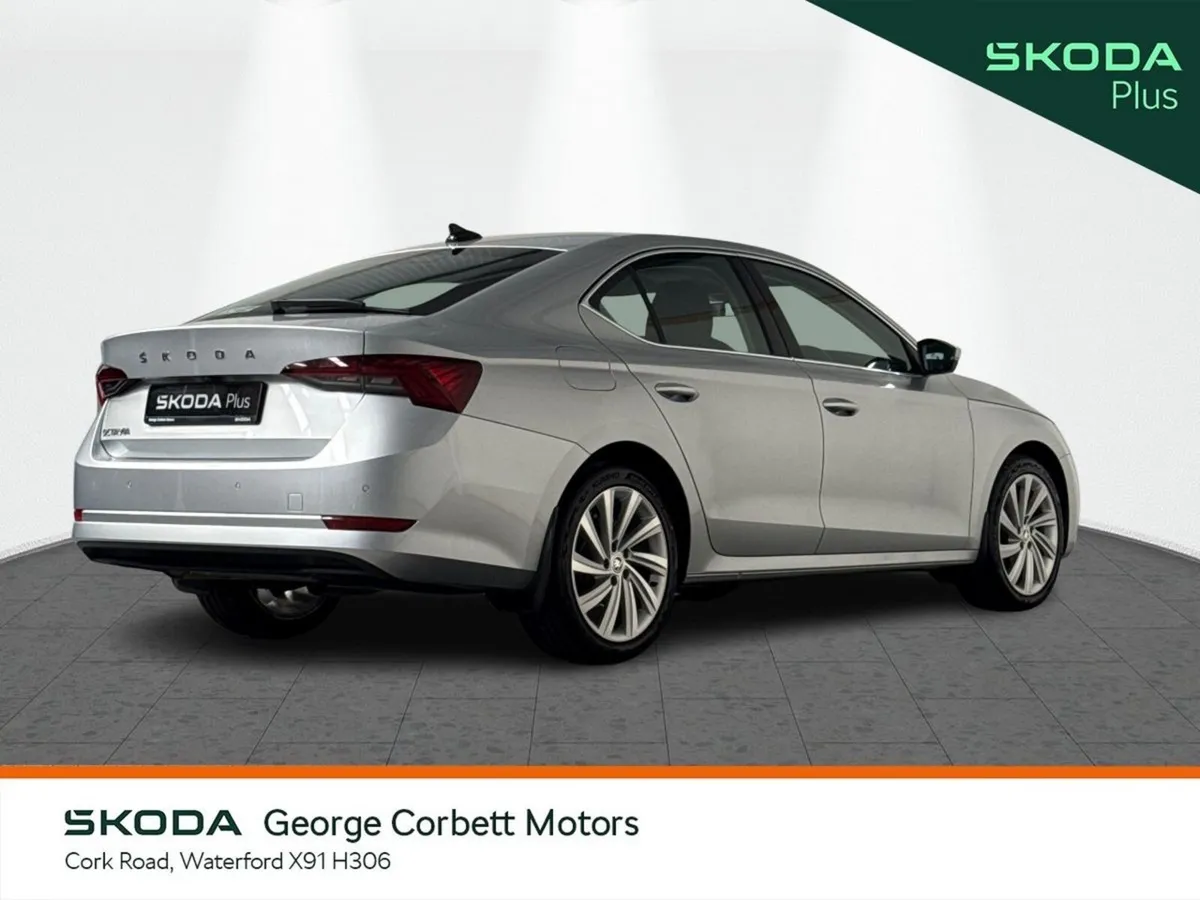 Skoda Octavia Saloon, Diesel, 2023, Silver