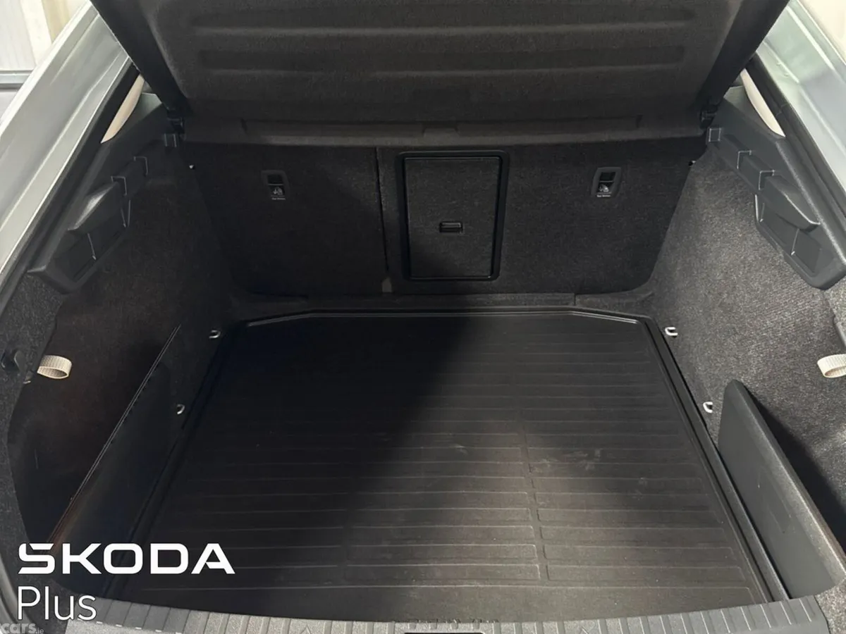 Skoda Octavia Saloon, Diesel, 2023, Silver