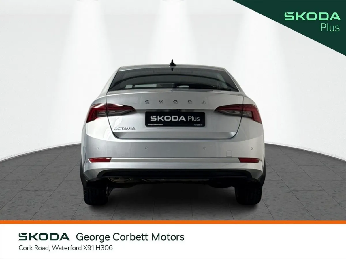 Skoda Octavia Saloon, Diesel, 2023, Silver