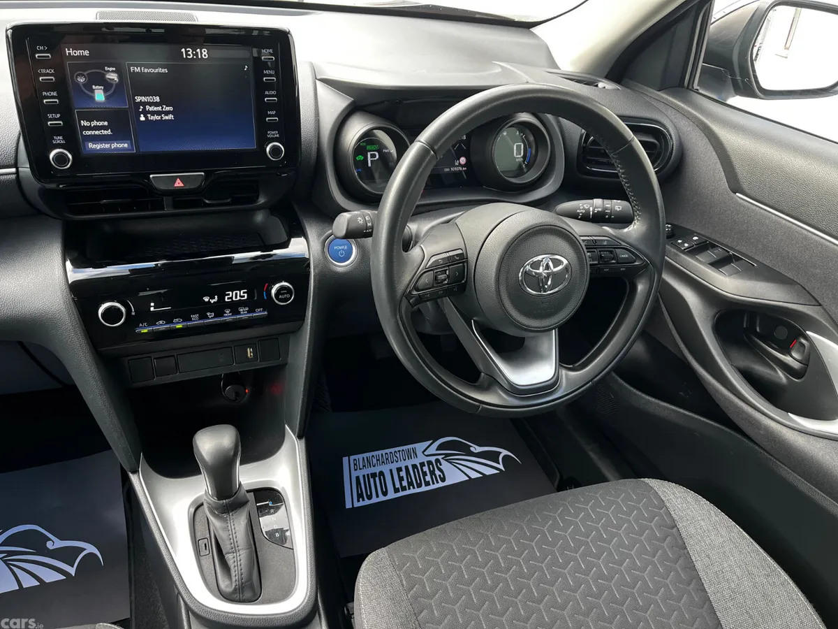 Toyota Yaris Cross SUV, Petrol Hybrid, 2023, Grey