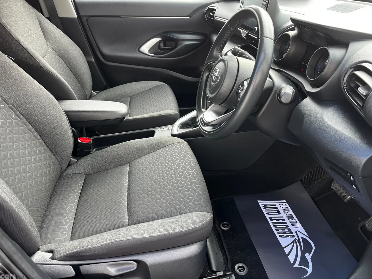 Toyota Yaris Cross SUV, Petrol Hybrid, 2023, Grey