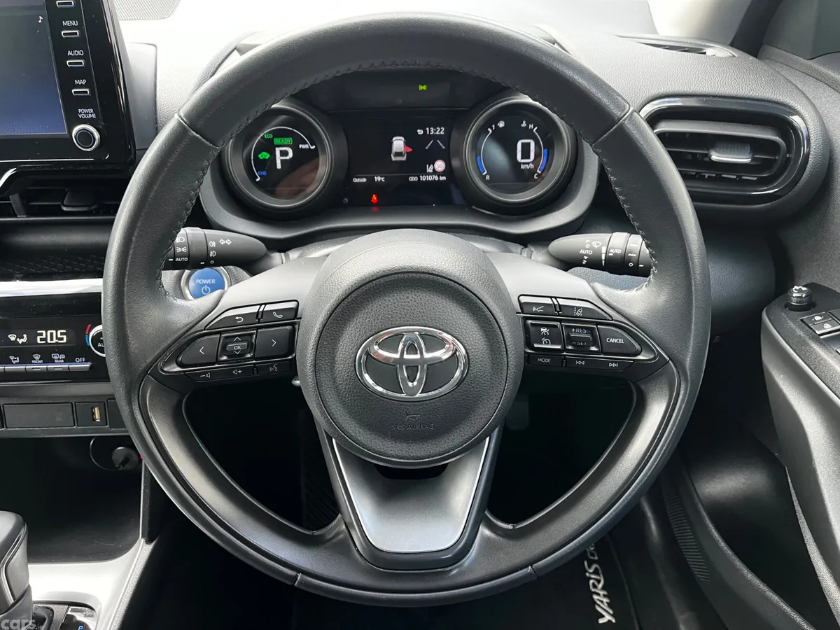 Toyota Yaris Cross SUV, Petrol Hybrid, 2023, Grey