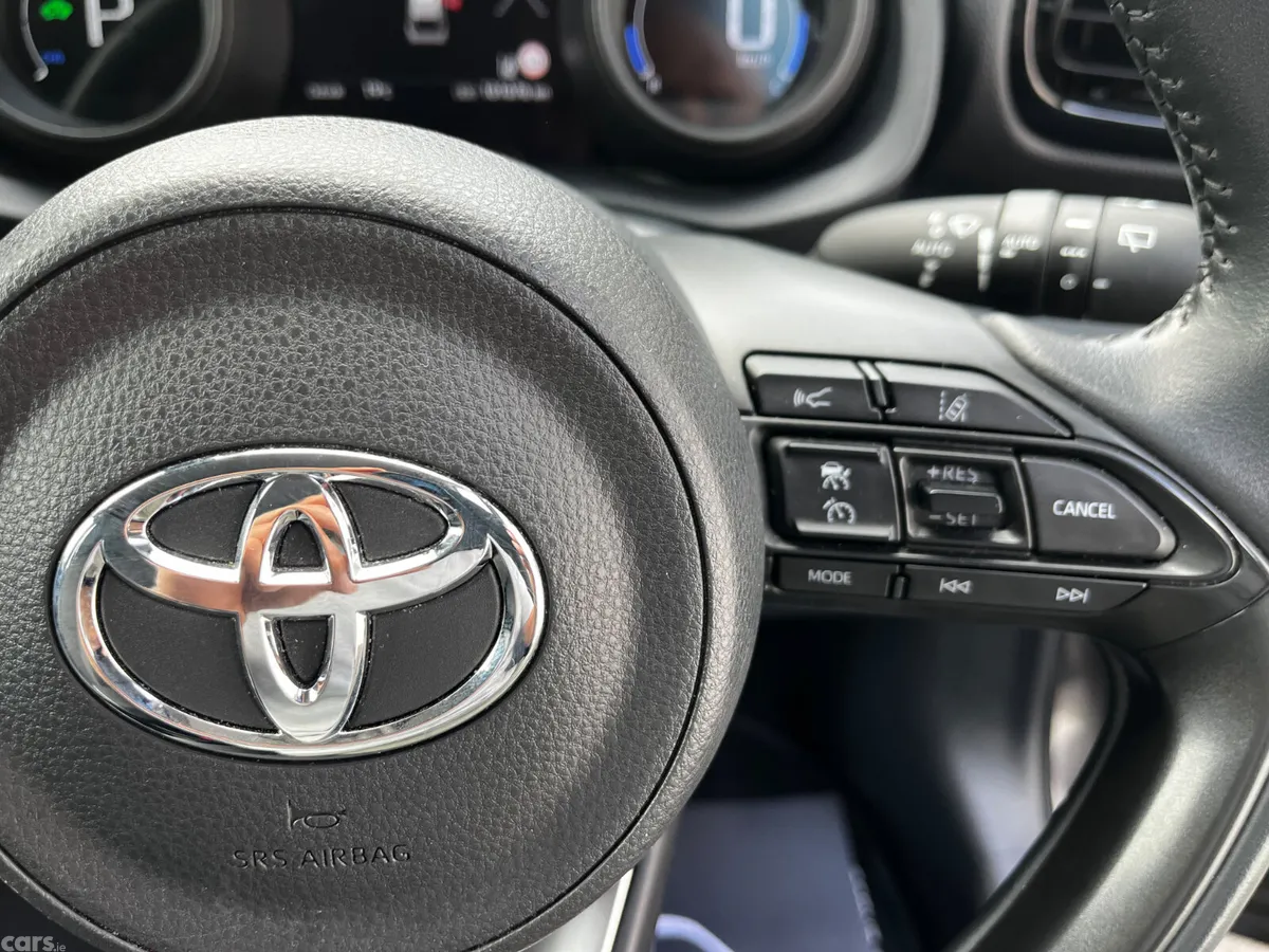 Toyota Yaris Cross SUV, Petrol Hybrid, 2023, Grey