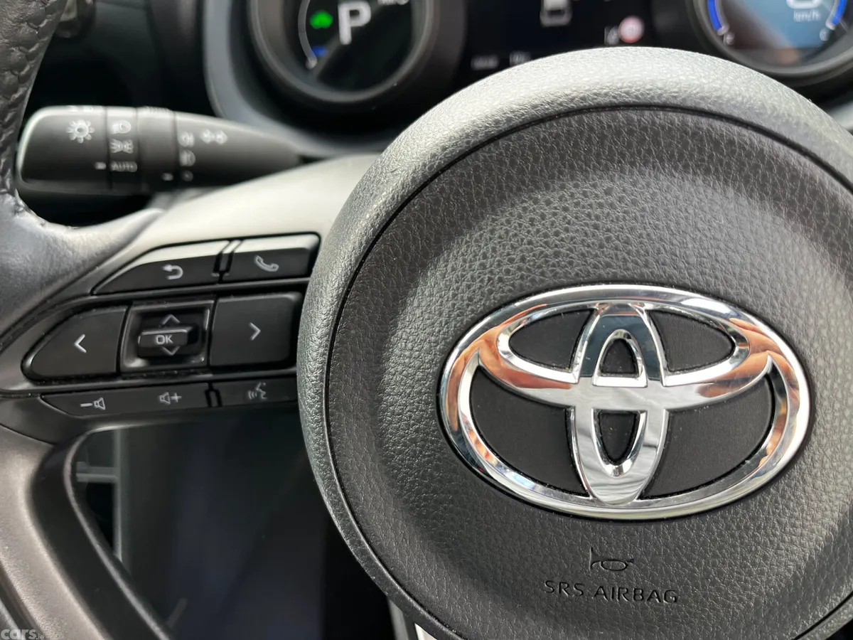 Toyota Yaris Cross SUV, Petrol Hybrid, 2023, Grey
