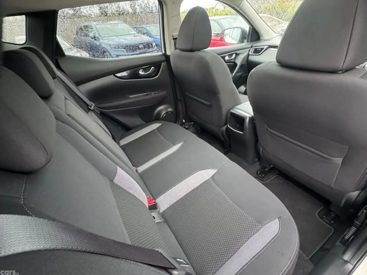 Nissan Qashqai MPV, Diesel, 2021, White