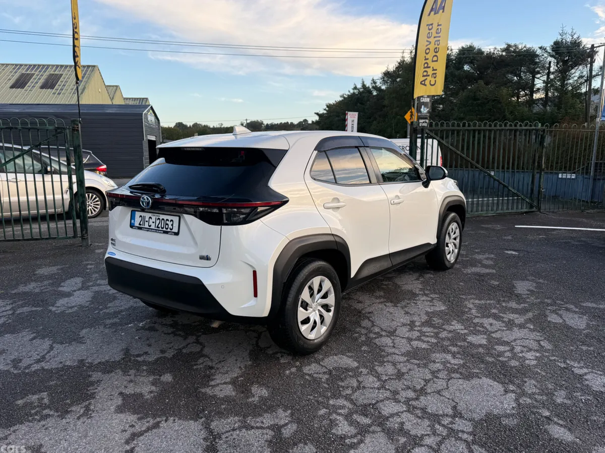 Toyota Yaris Cross SUV, Petrol Hybrid, 2021, White