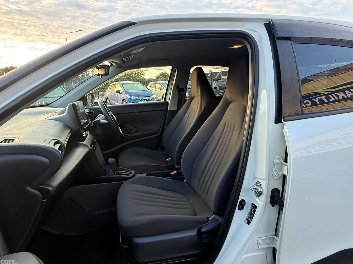 Toyota Yaris Cross SUV, Petrol Hybrid, 2021, White