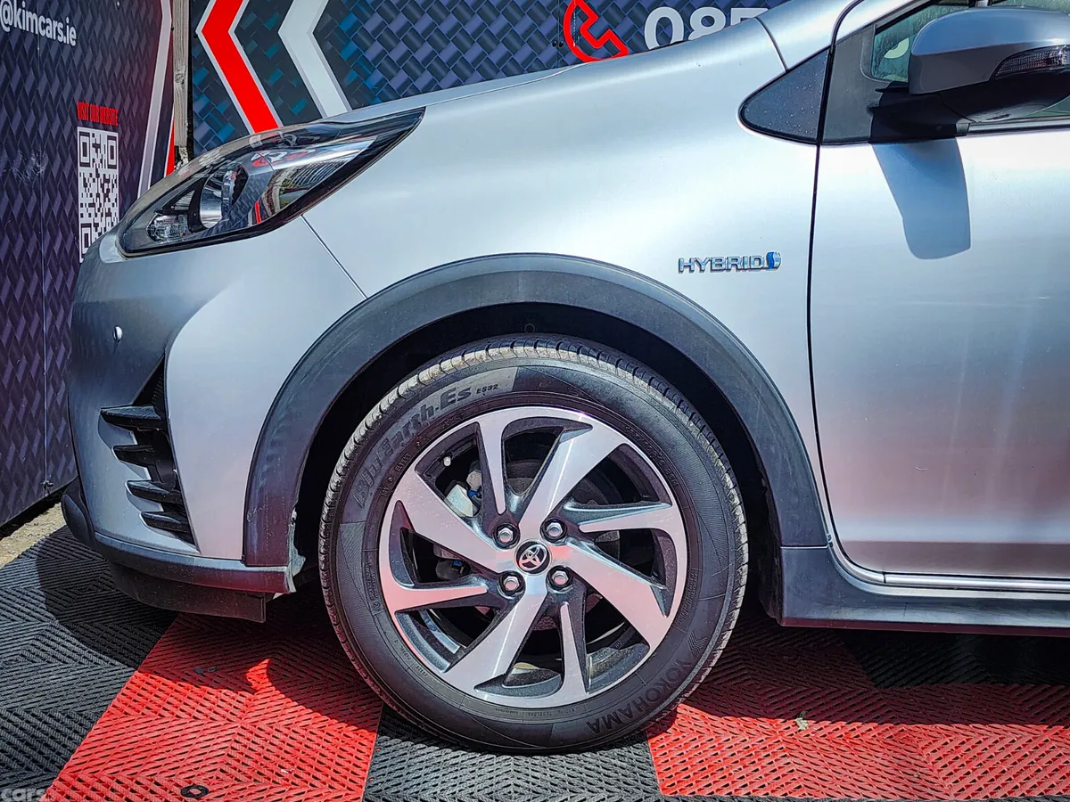 Toyota Aqua Hatchback, Petrol Hybrid, 2018, Silver