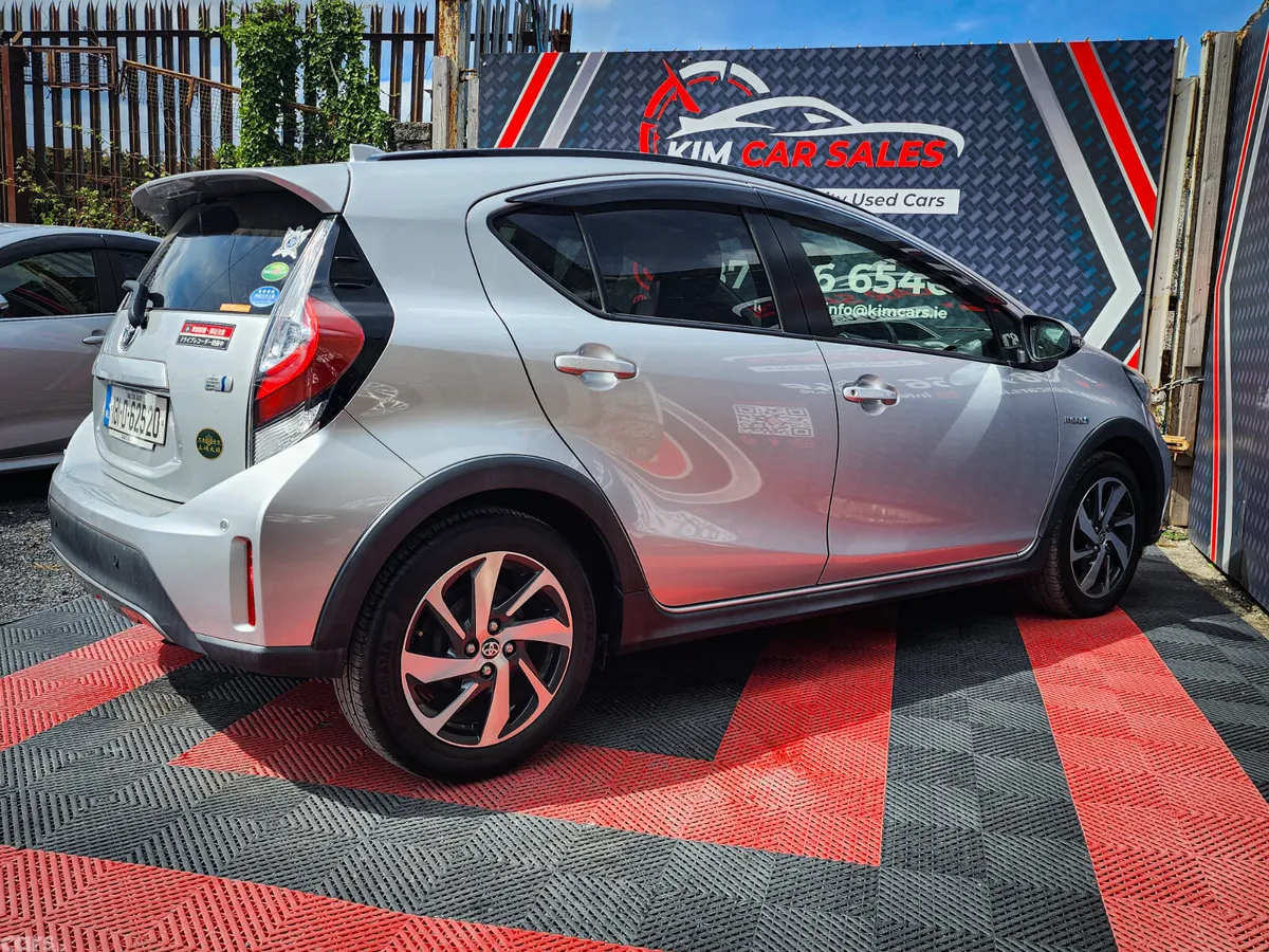 Toyota Aqua Hatchback, Petrol Hybrid, 2018, Silver