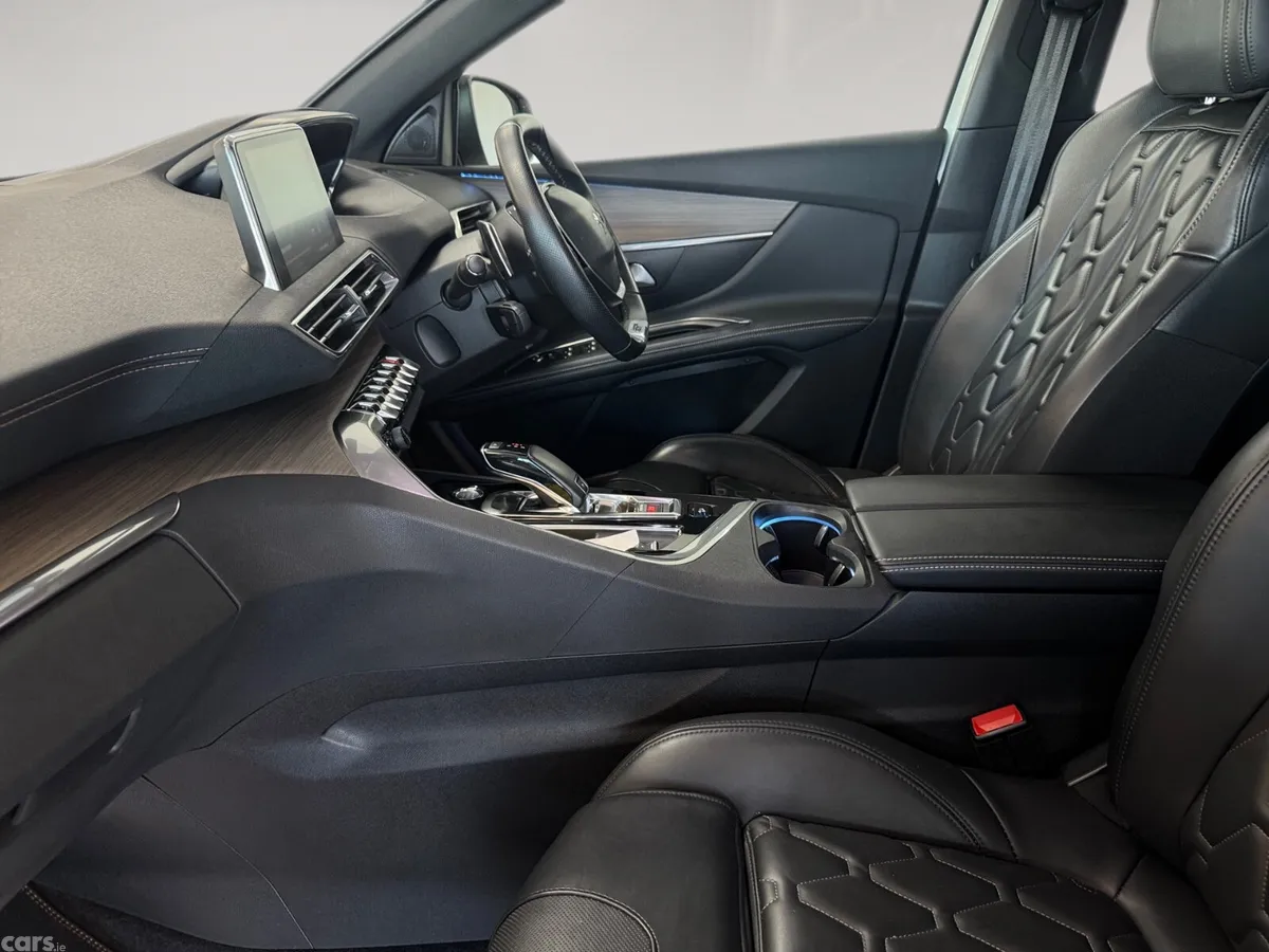 Peugeot 5008 SUV, Diesel, 2021, White