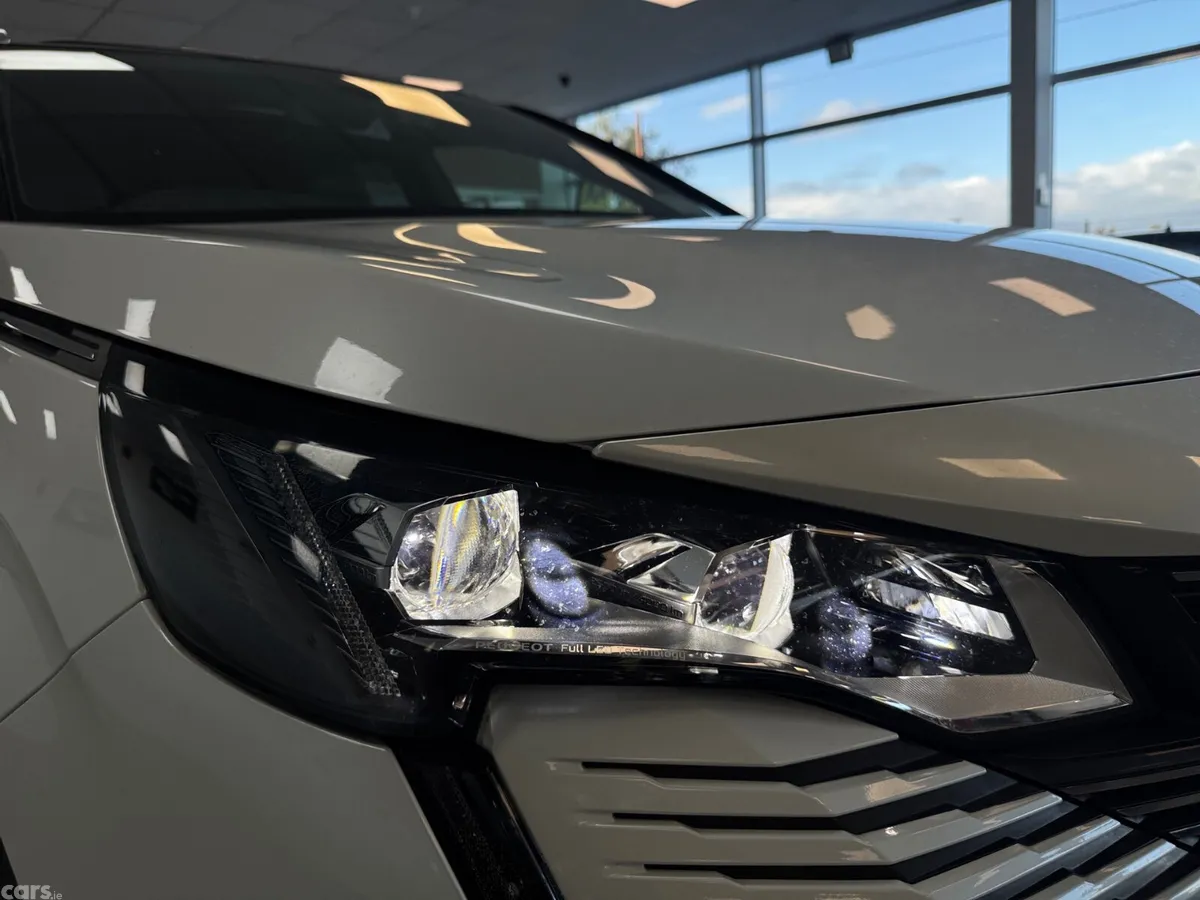 Peugeot 5008 SUV, Diesel, 2021, White