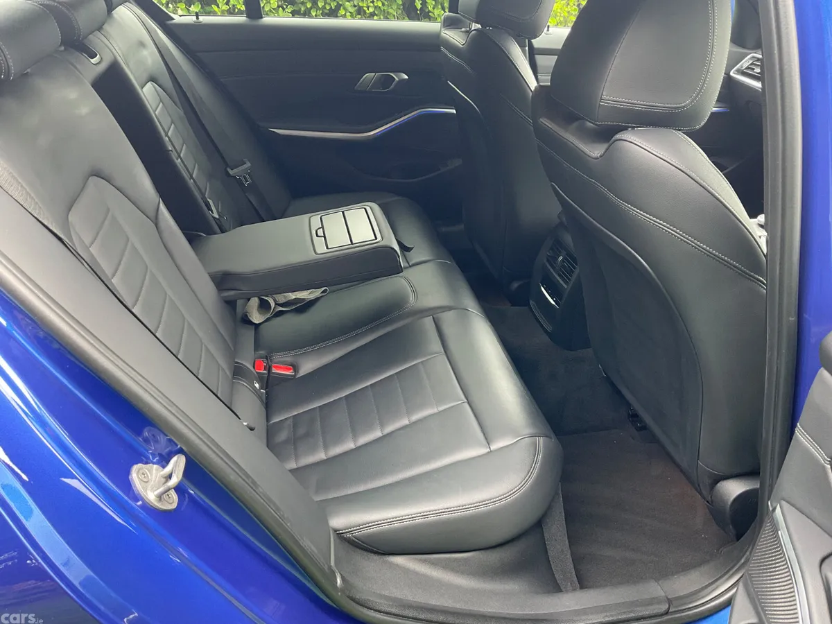 BMW 3-Series Saloon, Diesel Hybrid, 2020, Blue