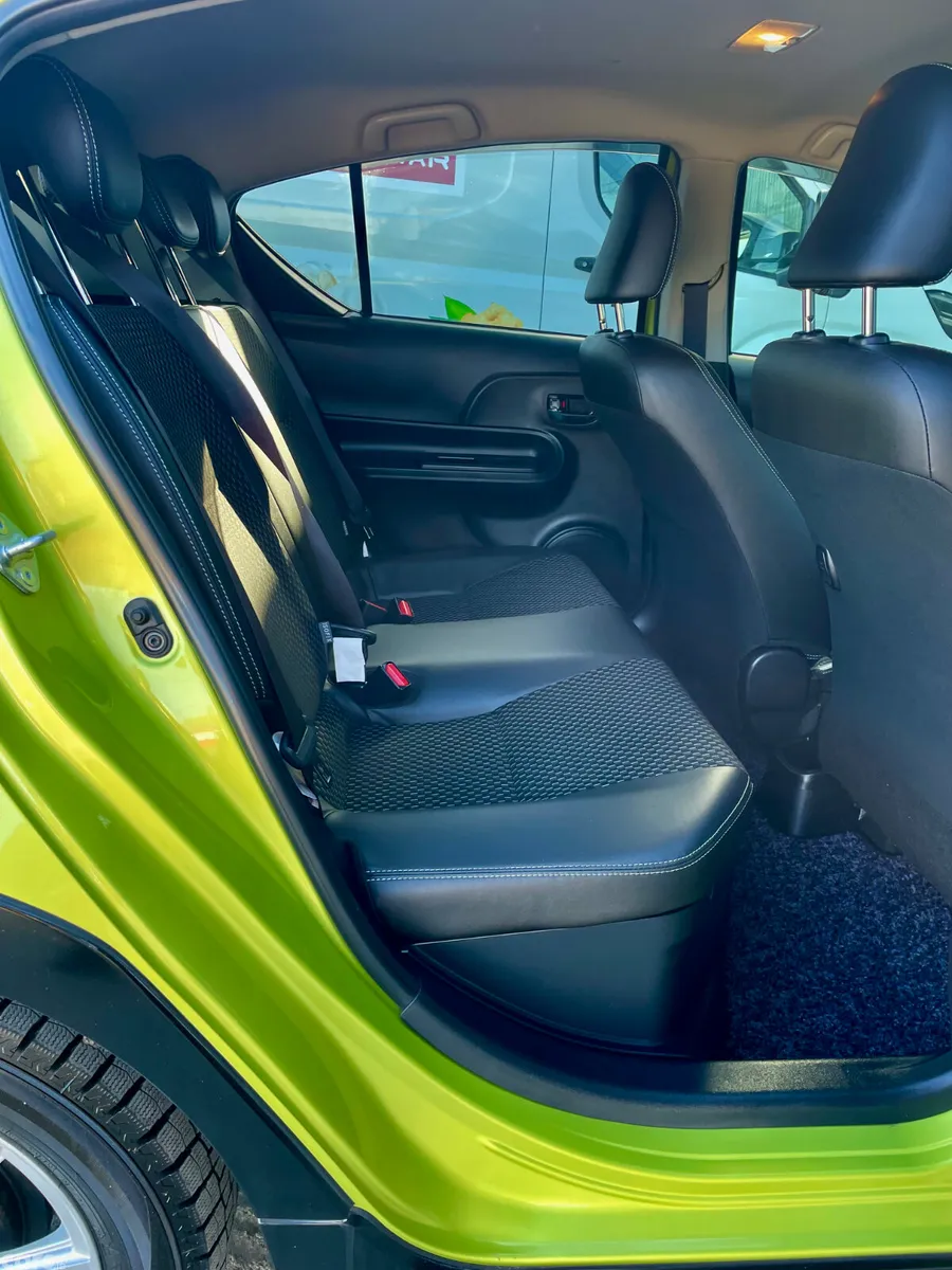 Toyota Aqua Hatchback, Petrol Hybrid, 2017, Green