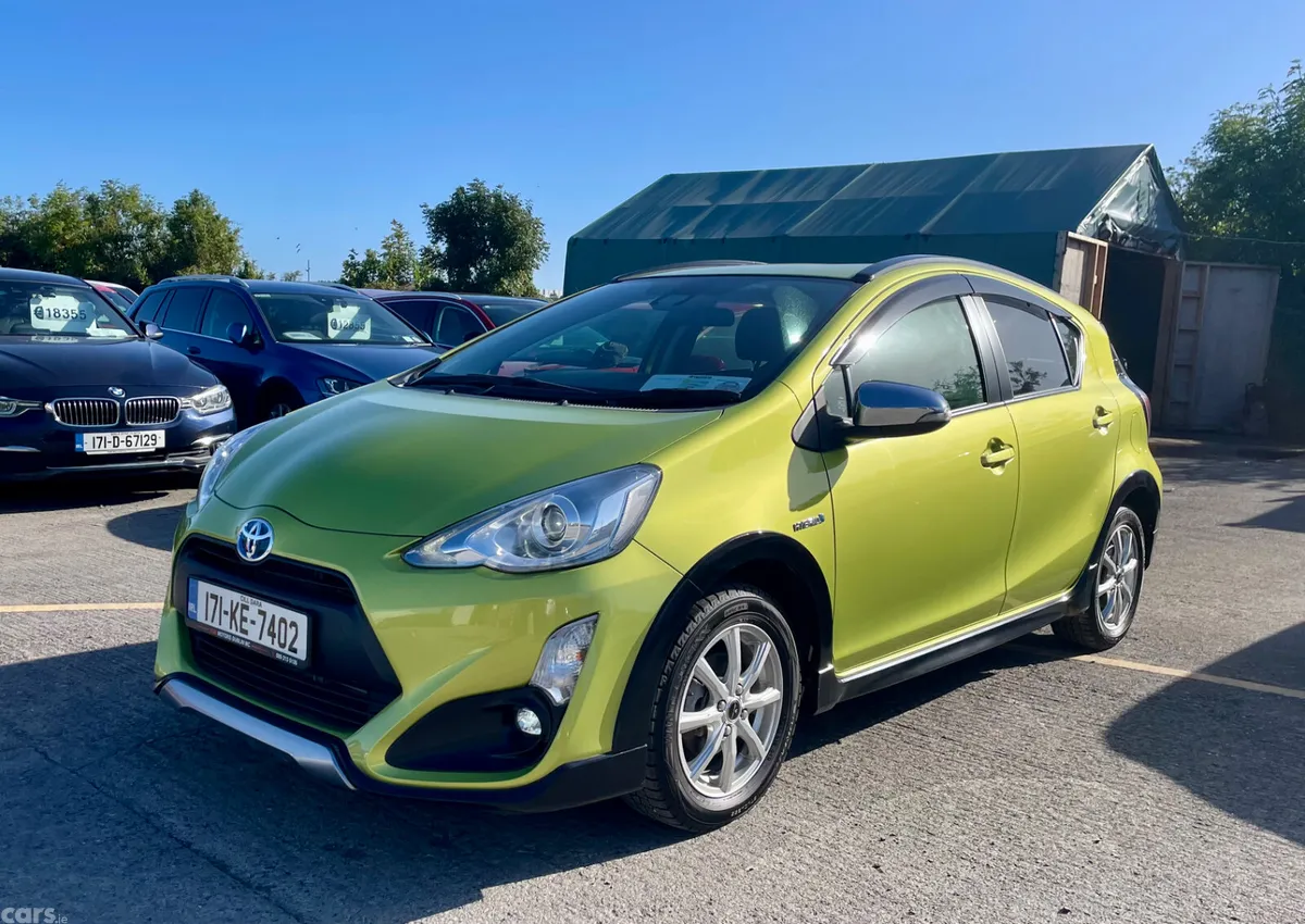 Toyota Aqua Hatchback, Petrol Hybrid, 2017, Green