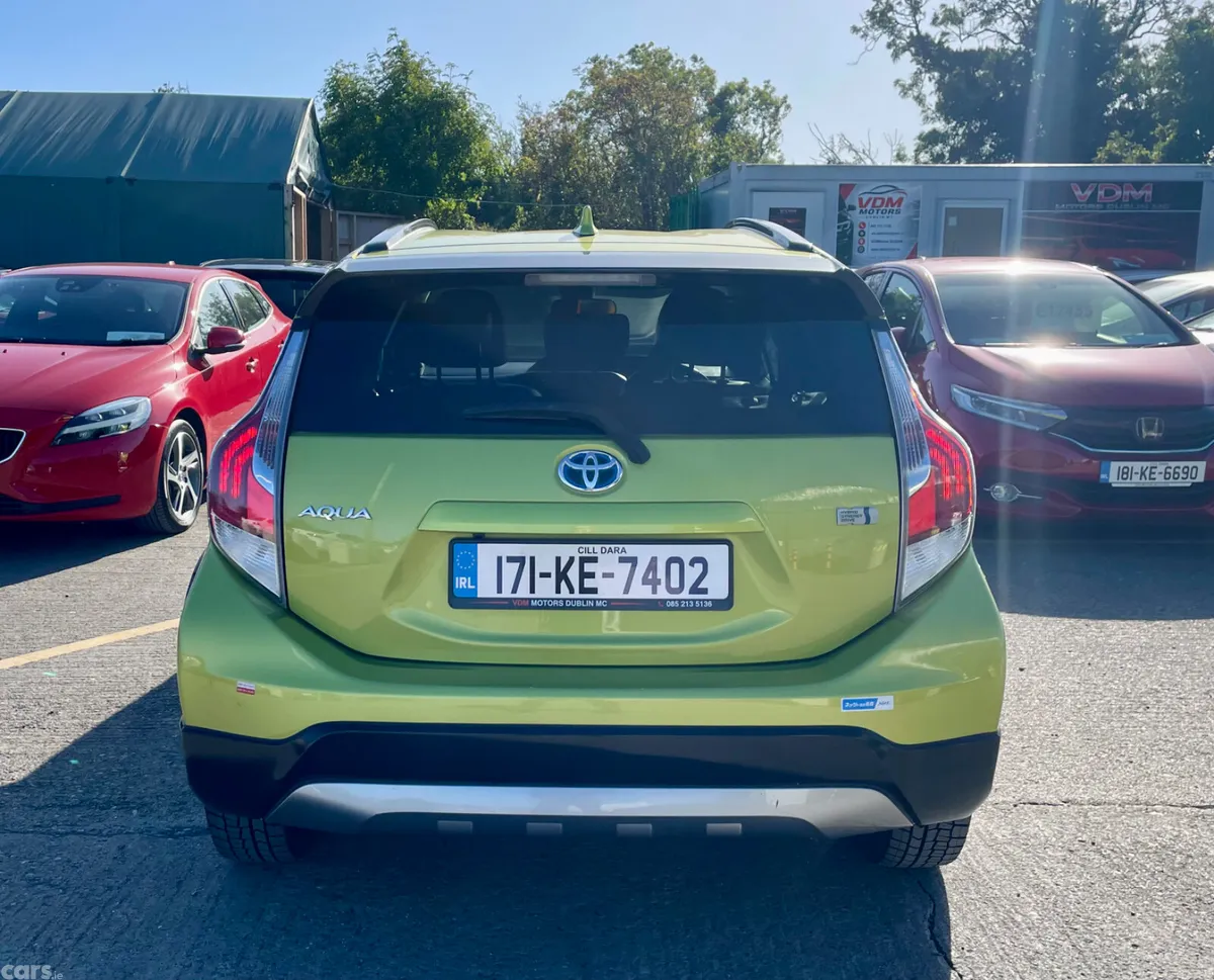 Toyota Aqua Hatchback, Petrol Hybrid, 2017, Green