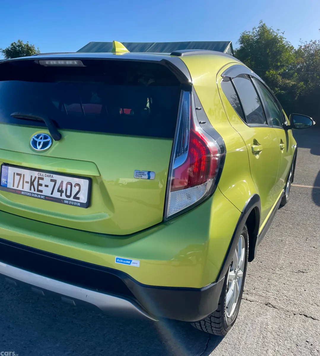Toyota Aqua Hatchback, Petrol Hybrid, 2017, Green