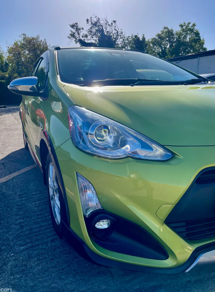 Toyota Aqua Hatchback, Petrol Hybrid, 2017, Green