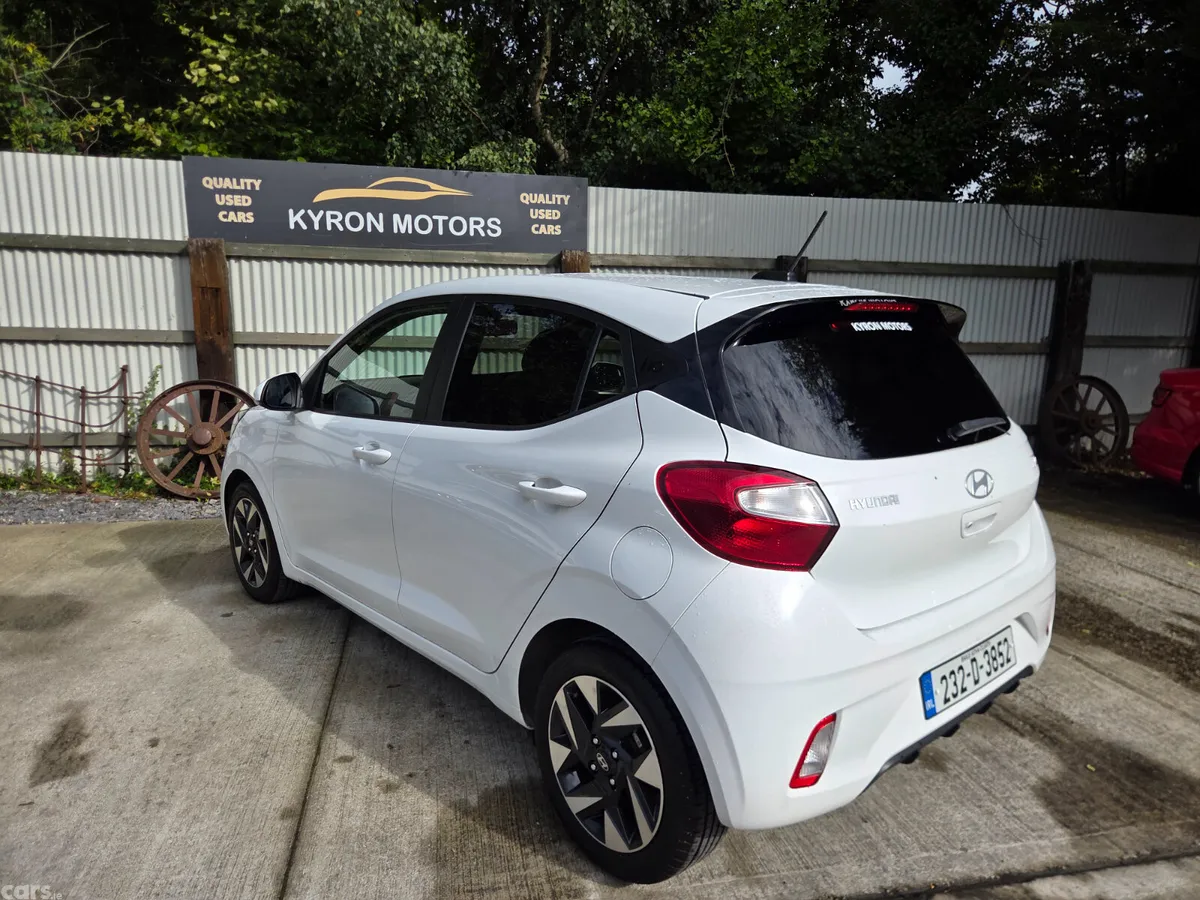 Hyundai i10 Hatchback, Petrol, 2023, White
