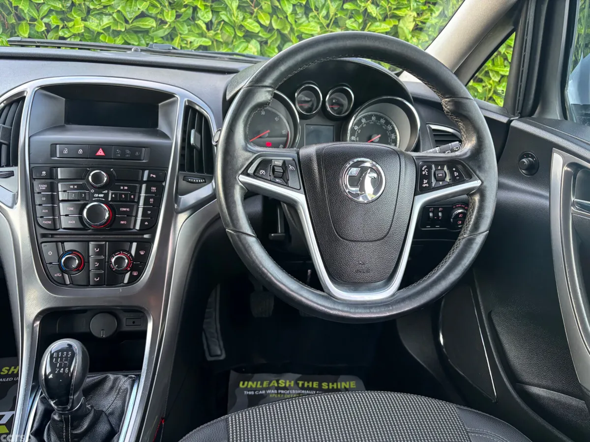 Opel Astra Hatchback, Diesel, 2011, White