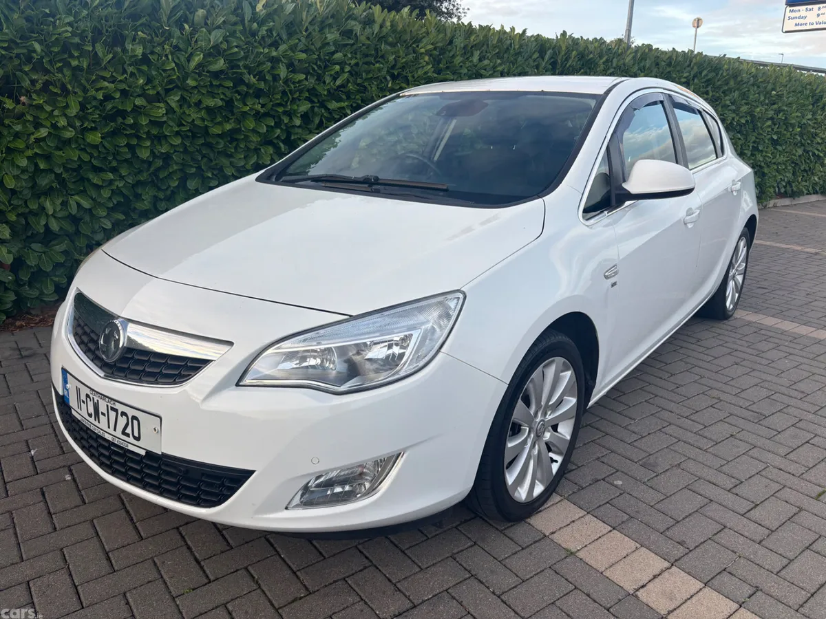 Opel Astra Hatchback, Diesel, 2011, White
