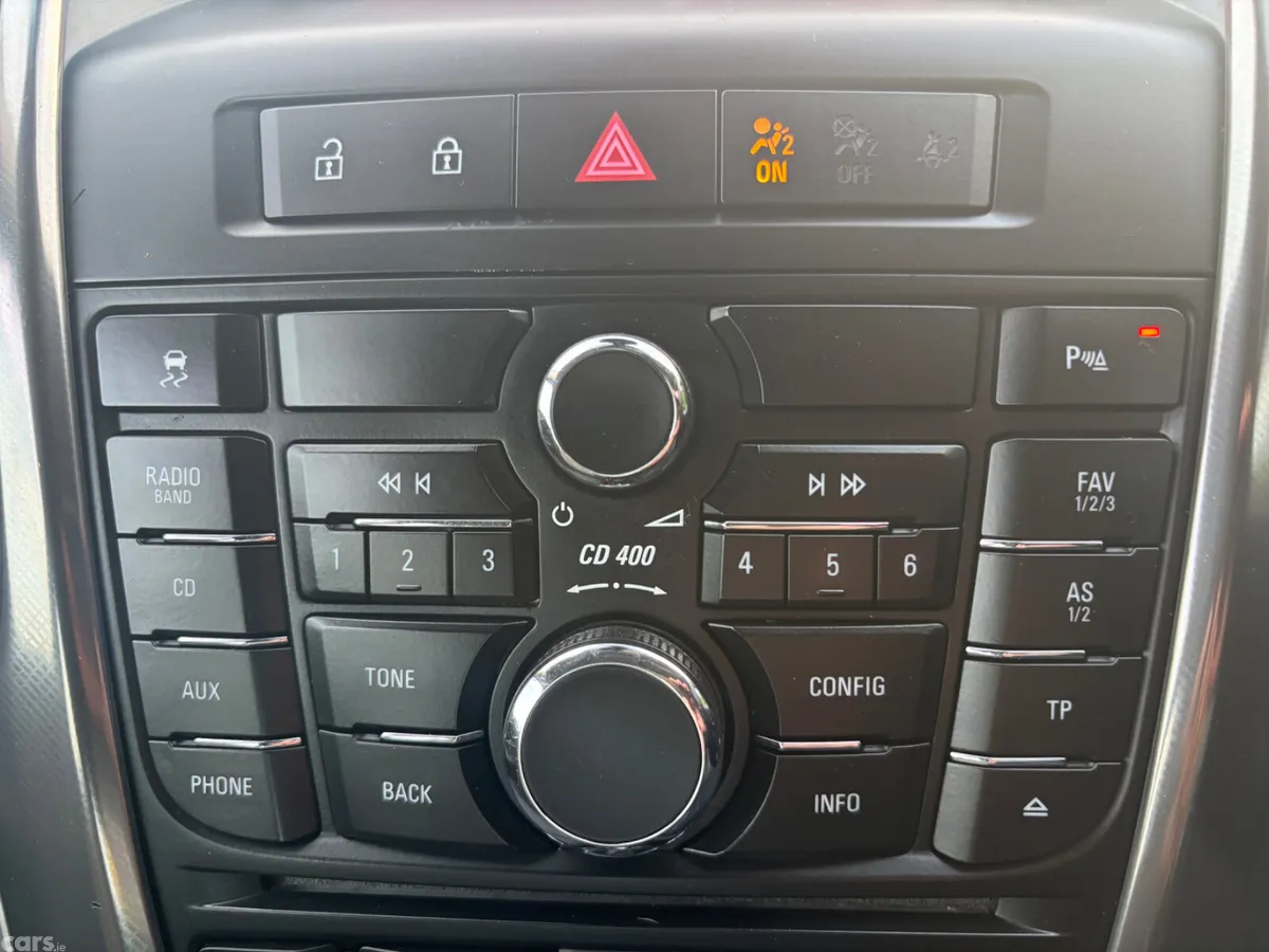 Opel Astra Hatchback, Diesel, 2011, White