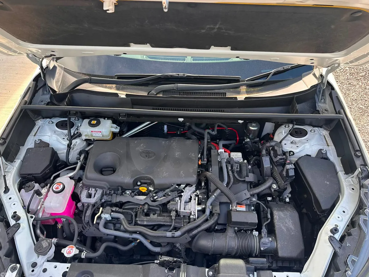 Toyota RAV4 SUV, Petrol Hybrid, 2022, White