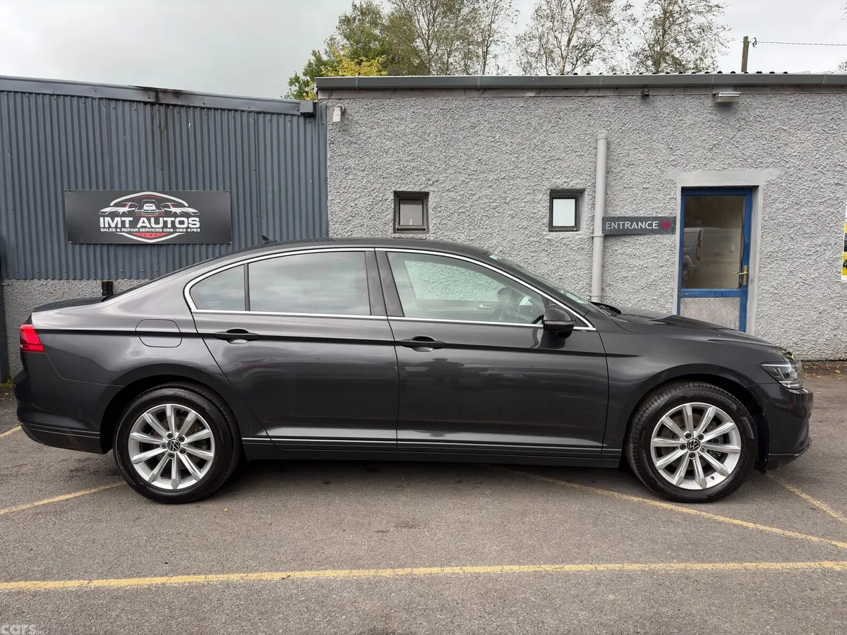 Volkswagen Passat Saloon, Diesel, 2022, Grey