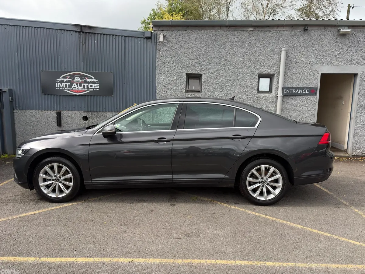 Volkswagen Passat Saloon, Diesel, 2022, Grey