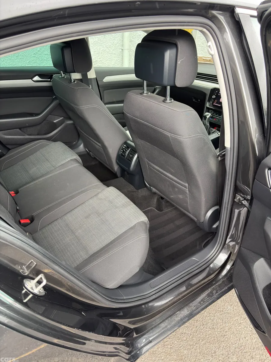 Volkswagen Passat Saloon, Diesel, 2022, Grey
