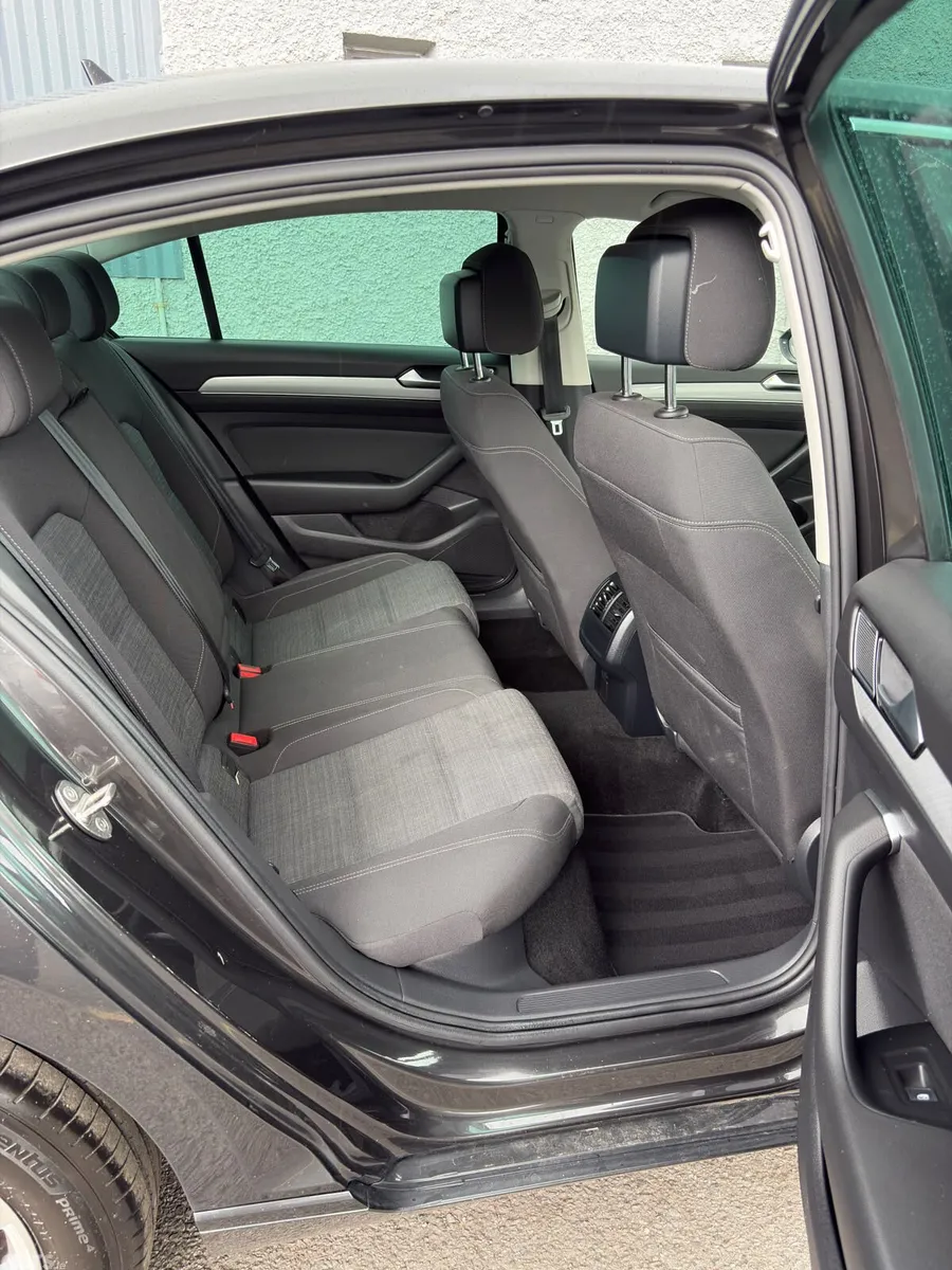 Volkswagen Passat Saloon, Diesel, 2022, Grey