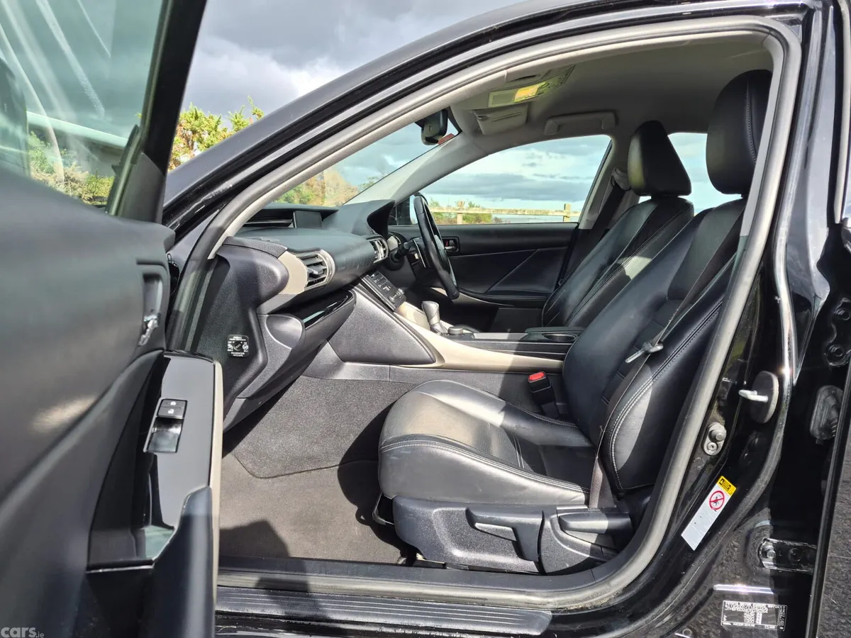 Lexus IS Saloon, Petrol Hybrid, 2015, Black