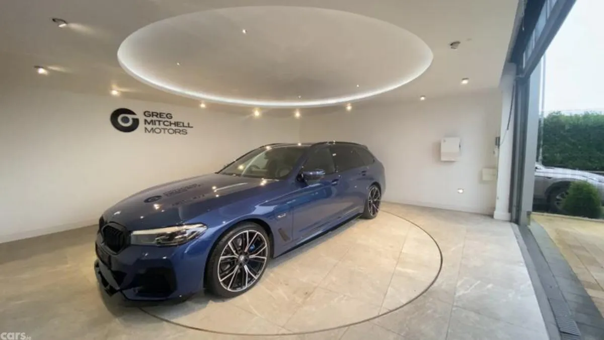 BMW 5-Series Estate, Petrol Hybrid, 2022, Blue