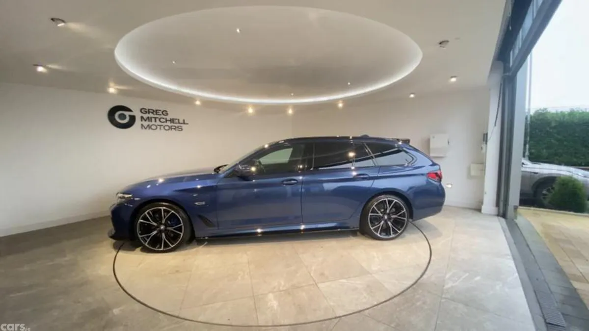 BMW 5-Series Estate, Petrol Hybrid, 2022, Blue