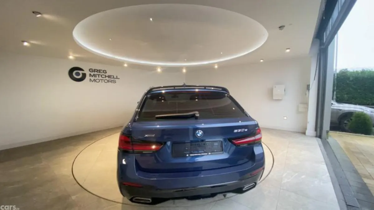 BMW 5-Series Estate, Petrol Hybrid, 2022, Blue
