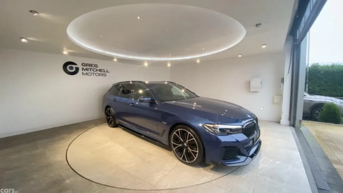 BMW 5-Series Estate, Petrol Hybrid, 2022, Blue