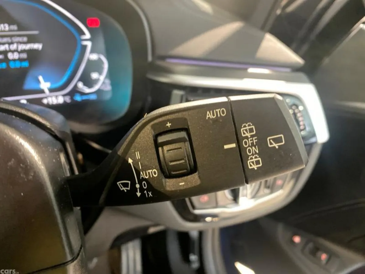 BMW 5-Series Estate, Petrol Hybrid, 2022, Blue