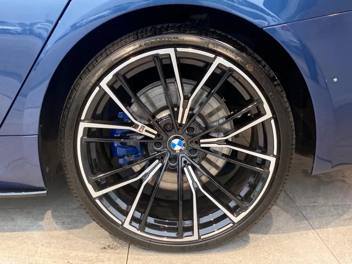 BMW 5-Series Estate, Petrol Hybrid, 2022, Blue