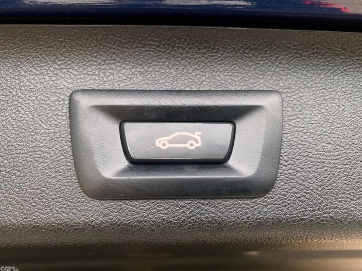 BMW 5-Series Estate, Petrol Hybrid, 2022, Blue