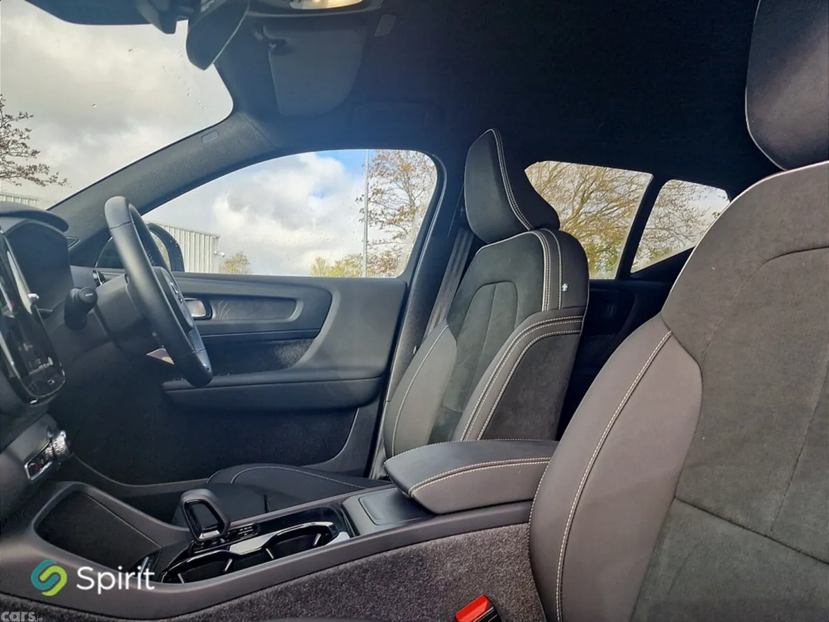 Volvo XC40 Hatchback, Electric, 2025, Silver