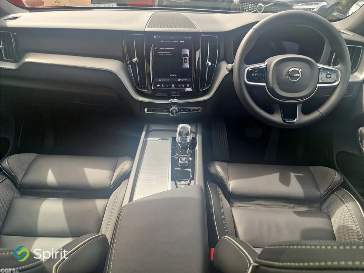 Volvo XC60 SUV, Petrol Plug-in Hybrid, 2025, Silver