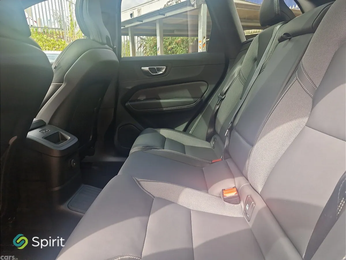 Volvo XC60 SUV, Petrol Plug-in Hybrid, 2025, Silver