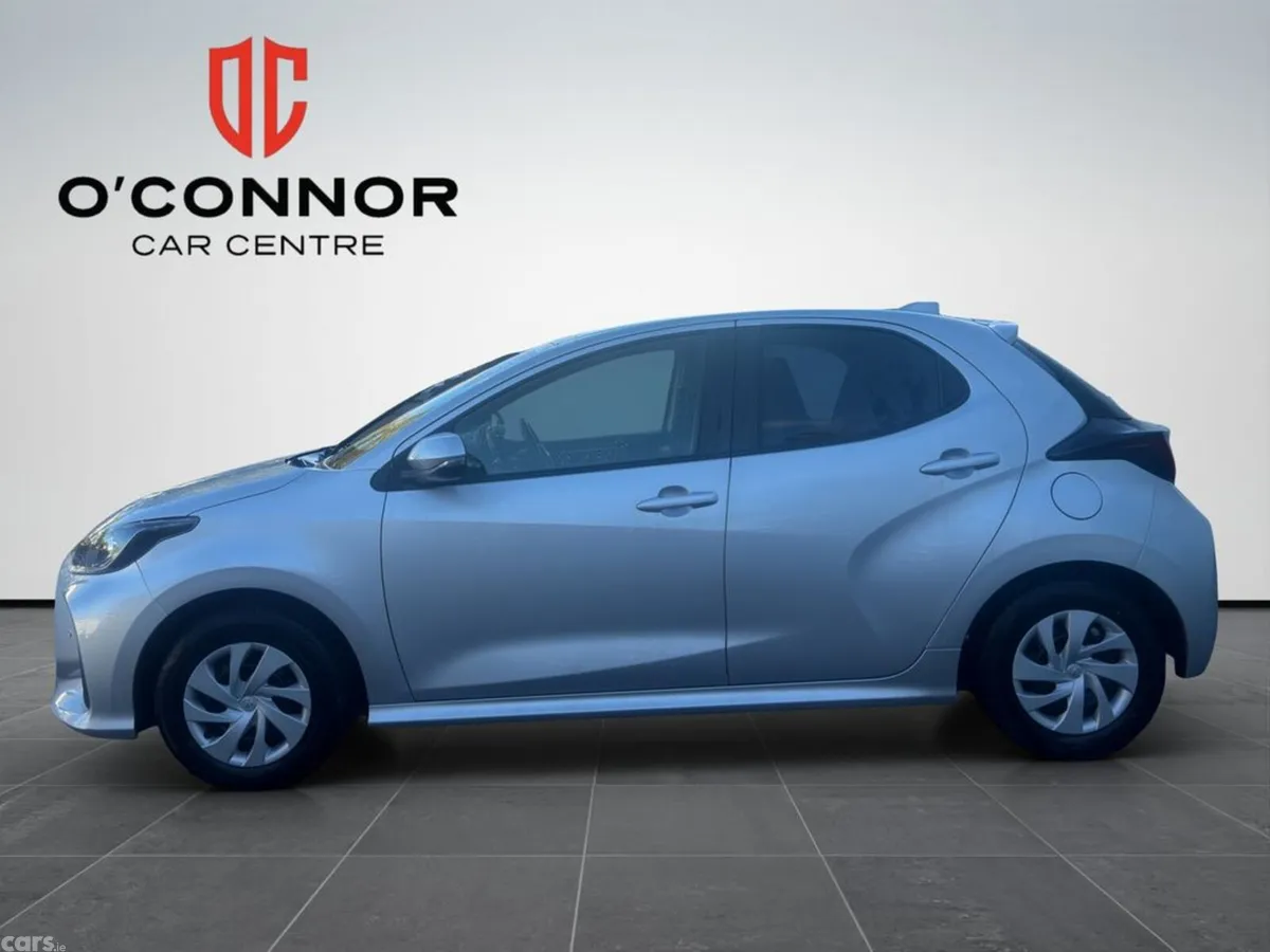 Toyota Yaris Hatchback, Petrol Hybrid, 2021, Silver