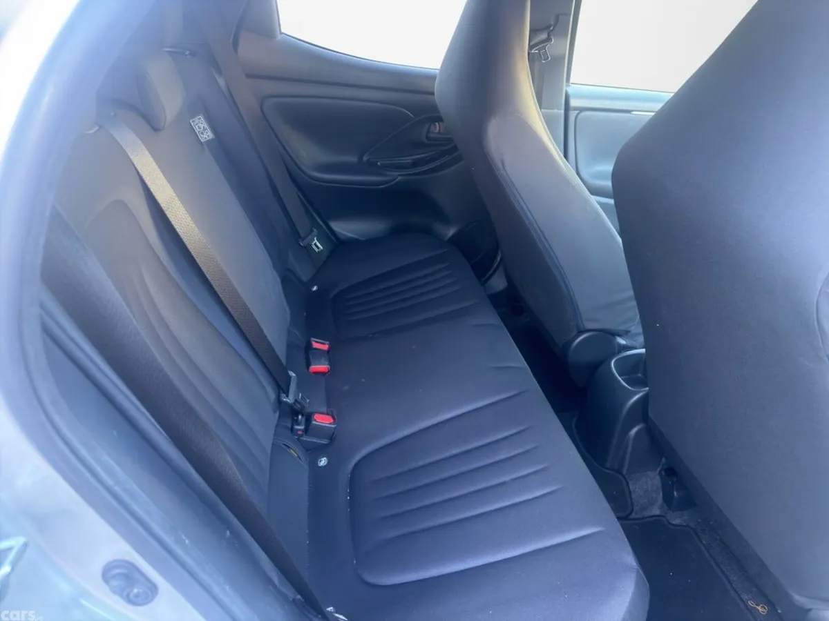 Toyota Yaris Hatchback, Petrol Hybrid, 2021, Silver