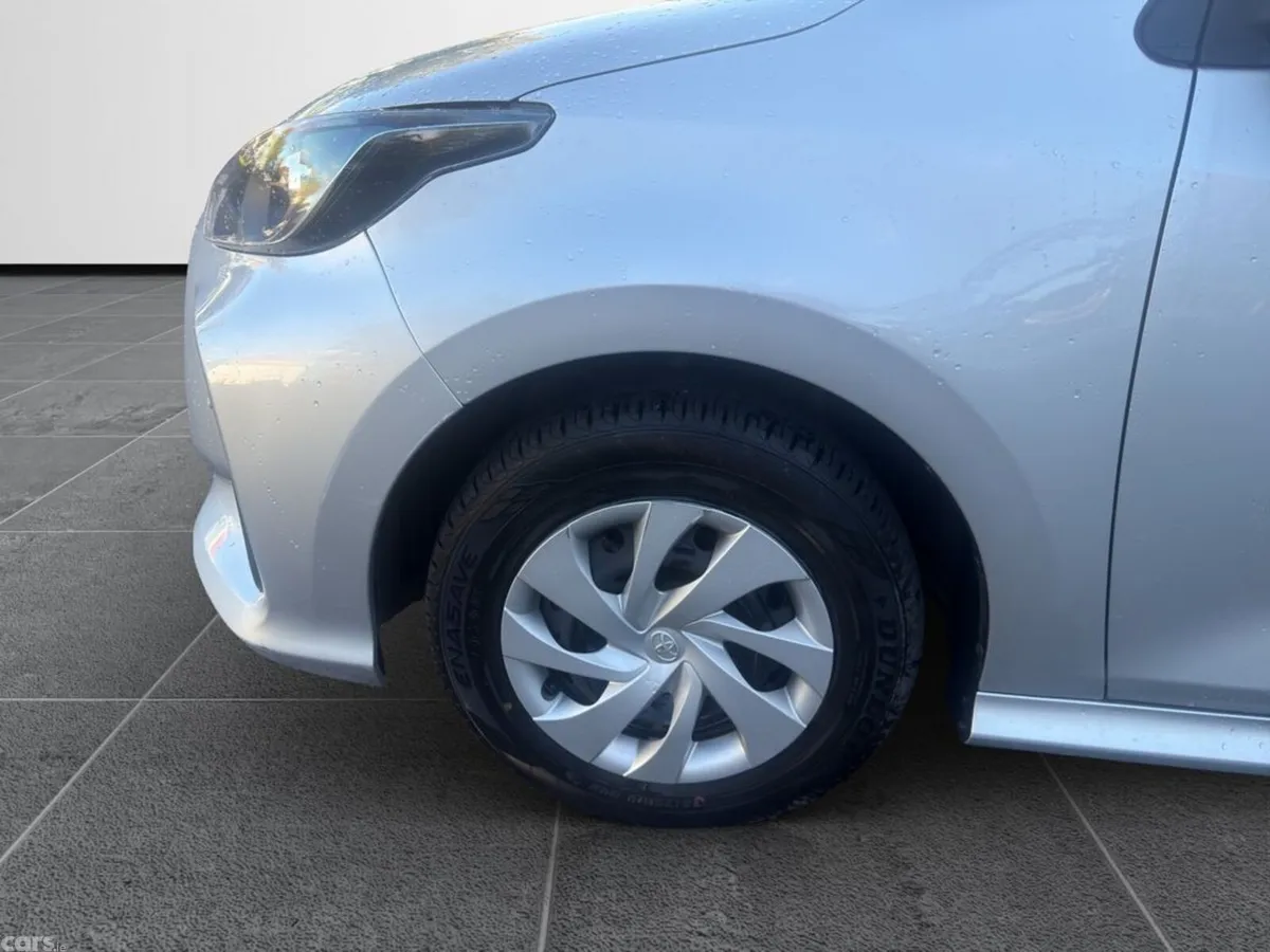 Toyota Yaris Hatchback, Petrol Hybrid, 2021, Silver