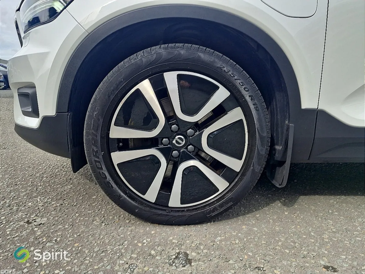 Volvo XC40 SUV, Petrol Plug-in Hybrid, 2021, White