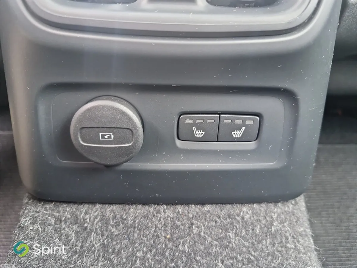 Volvo XC40 SUV, Petrol Plug-in Hybrid, 2021, White