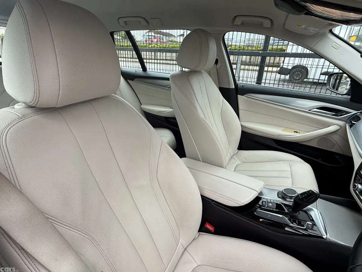 BMW 5-Series Estate, Diesel, 2019, Blue