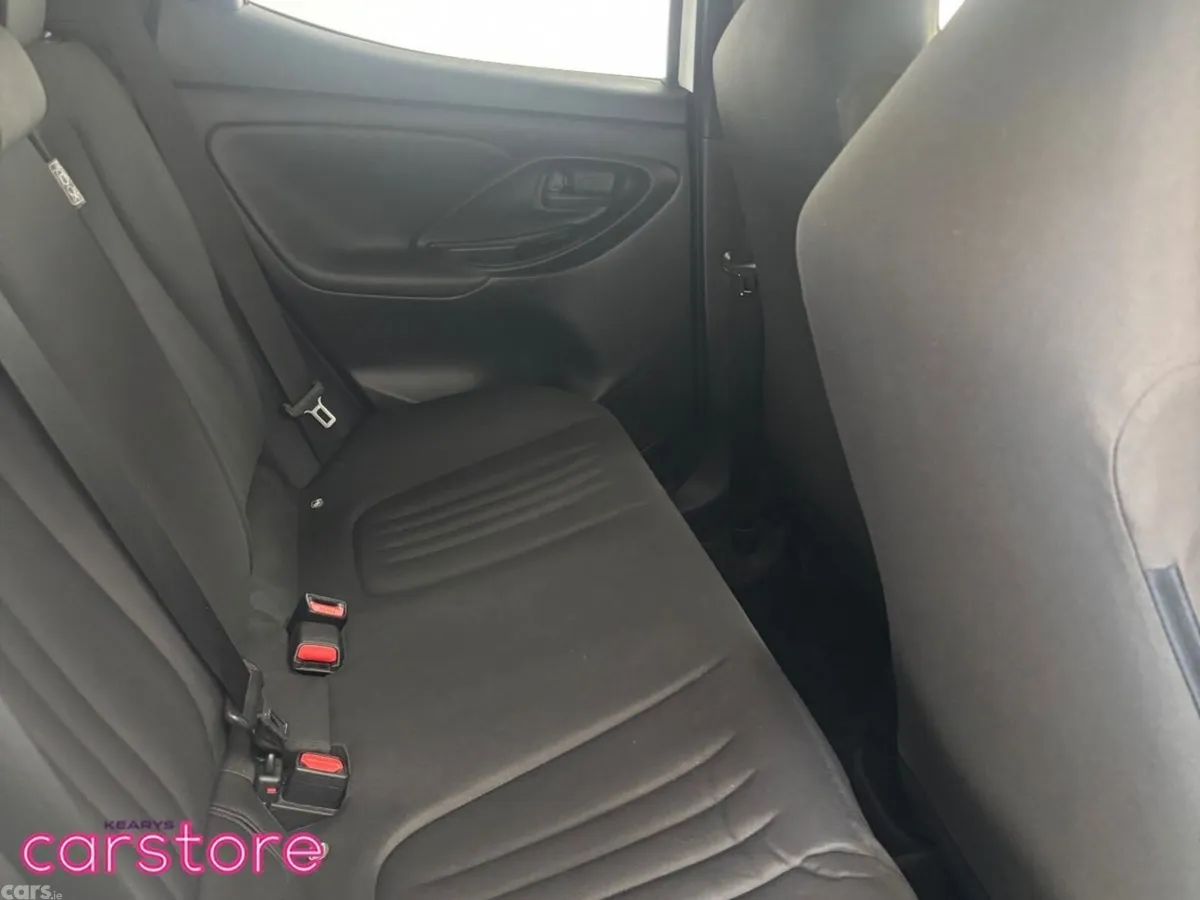 Toyota Yaris Hatchback, Petrol Hybrid, 2021, White